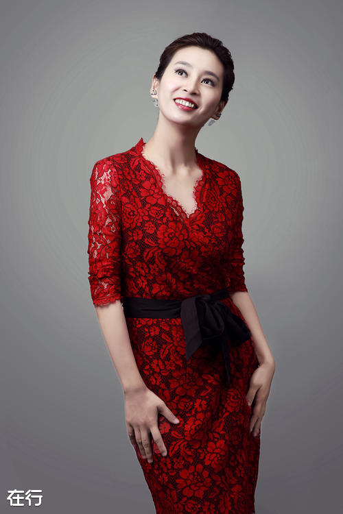 今日财经主持人杜鹃(最新财经频道女主持人)